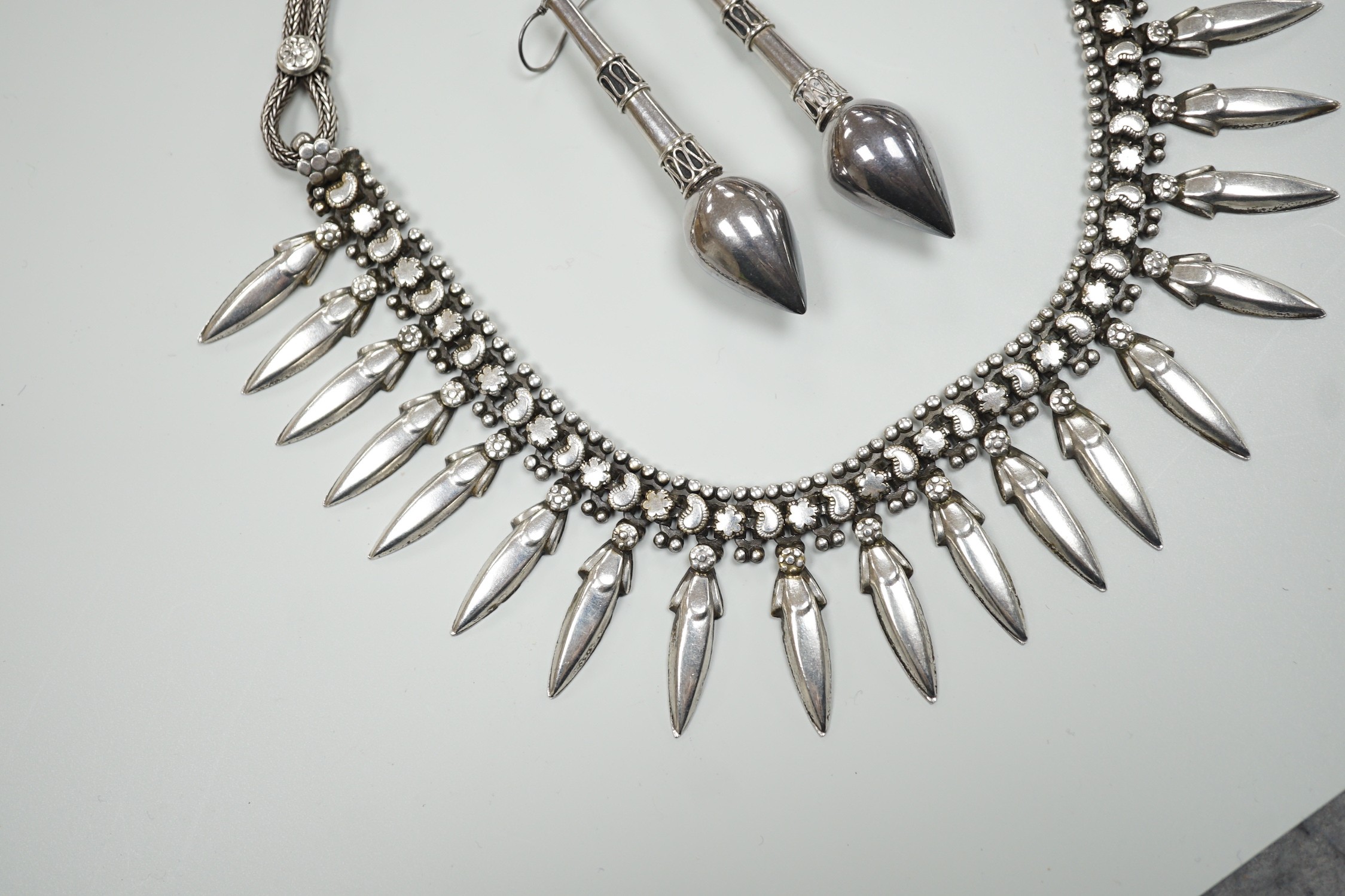 A late 20th century Balinese 925 white metal drop fringe necklace, 43cm, together with a pair of white metal drop earrings, 63mm.